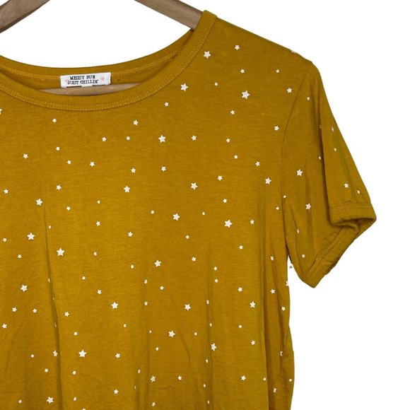 MESSY BUN JUST CHILLIN | Juniors Yellow Cropped T-Shirt with Stars | Size L - Picture 3 of 10